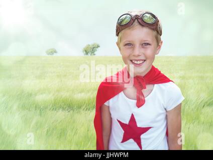 Super Héros garçon contre prairie avec flare Banque D'Images