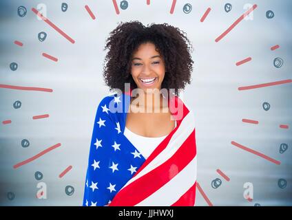Femme enveloppée dans un drapeau américain contre panneau bleu flou et rouge bleu d'artifice doodle Banque D'Images