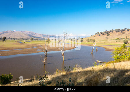 La vue sur le lac de Hume et la rivière Murray de près de Victoria, en Australie à Kiewa Banque D'Images