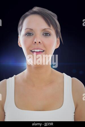 Woman in tank top contre flare bleu Banque D'Images