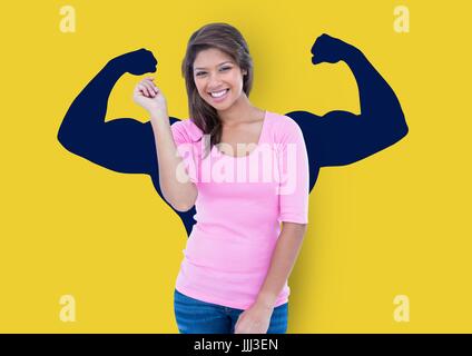 Happy young woman in front of fists bleu foncé dessiner sur mur jaune Banque D'Images