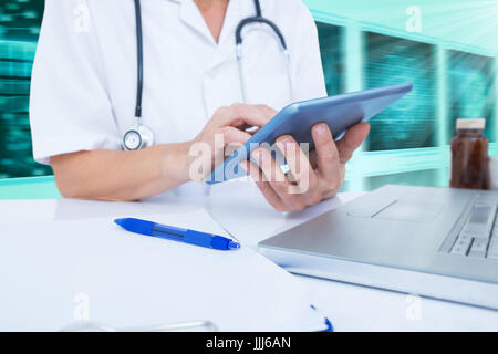 Image 3D composite de midsection of female doctor using digital tablet Banque D'Images