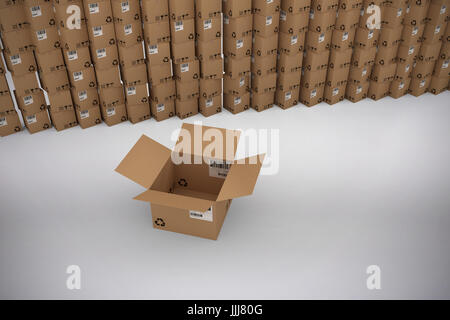 Image composite de boîte de carton vide par pile de cartons Banque D'Images