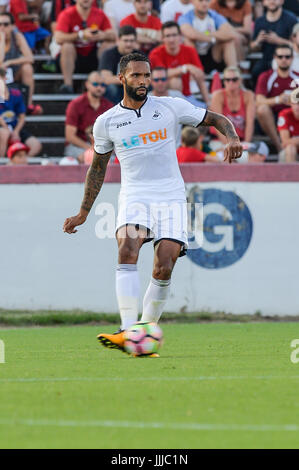 Richmond, Virginia, USA. 19 juillet, 2017. Le Swan's defender KYLE BARTLEY (27) passe le ballon au cours de la première moitié de la partie tenue à la City Stadium, Richmond, Virginie. Credit : Amy Sanderson/ZUMA/Alamy Fil Live News Banque D'Images