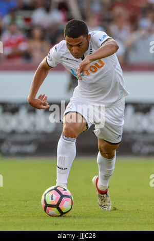 Richmond, Virginia, USA. 19 juillet, 2017. Le milieu de terrain du Swan JEFFERSON MONTERO (20) chasse sur la balle au cours de la première moitié de la partie tenue à la City Stadium, Richmond, Virginie. Credit : Amy Sanderson/ZUMA/Alamy Fil Live News Banque D'Images