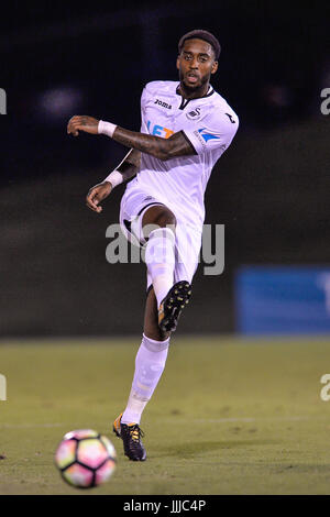 Richmond, Virginia, USA. 19 juillet, 2017. Le milieu de terrain du Swan LEROY FER (8) passe le ballon au cours de la deuxième moitié de la partie tenue à la City Stadium, Richmond, Virginie. Credit : Amy Sanderson/ZUMA/Alamy Fil Live News Banque D'Images