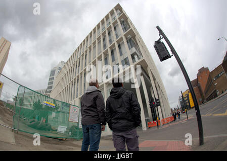 Glasgow, Ecosse, Royaume-Uni. Jul 20, 2017. Aujourd'hui, la ville de Glasgow College's new city campus a été sélectionné pour le Royal Institute of British Architects (RIBA) Prix Stirling en ligne pour être jugé pour le UK's best nouveau bâtiment. Les sections locales en photo aujourd'hui où en grande partie embroussaillé par cette décision quand on leur a dit cela d'anecdotes offerts étant basé sur la façon dont il était blanc et son fort aspect. Credit : Gérard ferry/Alamy Live News Banque D'Images