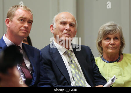 Londres, Royaume-Uni. Jul 20, 2017. Chef sortant Tim Farron, Sir Vince Cable et Rachel Smith. Twickenham Député et ancien secrétaire d'affaires Sir Vince Cable seul candidat sur le bulletin de vote est élu comme leader des Démocrates Libéraux la suite de la démission de Tim Farron après l'élection générale du 8 juin 2017. Credit : Dinendra Haria/Alamy Live News Banque D'Images