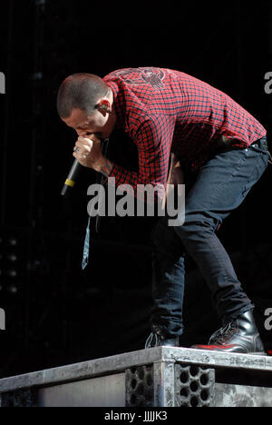 Photos de fichiers : 20 juillet, 2017. Donington Park, Derbyshire, Royaume-Uni. Jun 9, 2007. Chester Bennington, le chanteur principal de Linkin Park est décédé à l'âge de 41 ans aujourd'hui 20 juillet 2017 - Chester Bennington de Linkin Park photo prise lors de leur performance au Download Festival 2007 - Jour 2 9 juin 2007 à Donington Park, Derbyshire Crédit : Ben Recteur/Alamy Live News Banque D'Images