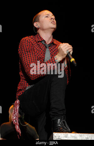 Photos de fichiers : 20 juillet, 2017. Donington Park, Derbyshire, Royaume-Uni. Jun 9, 2007. Chester Bennington, le chanteur principal de Linkin Park est décédé à l'âge de 41 ans aujourd'hui 20 juillet 2017 - Chester Bennington de Linkin Park photo prise lors de leur performance au Download Festival 2007 - Jour 2 9 juin 2007 à Donington Park, Derbyshire Crédit : Ben Recteur/Alamy Live News Banque D'Images