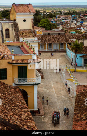 Vue depuis le clocher du COUVENT DE SAN FRANCISCO ASIS maintenant le MUSÉE NATIONAL DE LA LUCHA CONTRA BANDIDOS - Trinidad, Cuba Banque D'Images