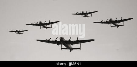 Avro Lancaster vol en formation à la cible, la seconde guerre mondiale Banque D'Images