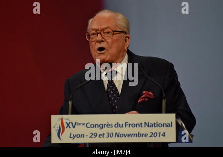 Jean-Marie Le Pen parle au xvème congrès du Front National à Lyon (France) Banque D'Images