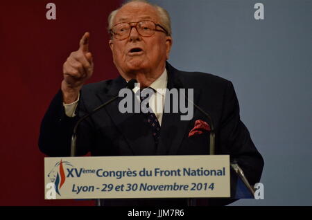 Jean-Marie Le Pen parle au xvème congrès du Front National à Lyon (France) Banque D'Images