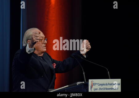 Jean-Marie Le Pen parle au xvème congrès du Front National à Lyon (France) Banque D'Images