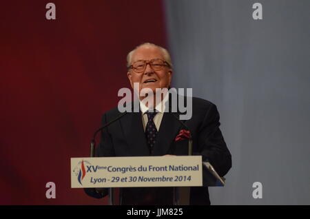 Jean-Marie Le Pen parle au xvème congrès du Front National à Lyon (France) Banque D'Images