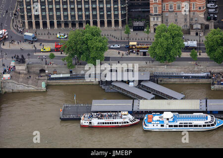 Une zone de Victoria Embankment et Westminster Pier près de Westminster Bridge Banque D'Images