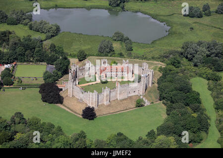Une vue aérienne de Framlingham Castle, Suffolk Banque D'Images