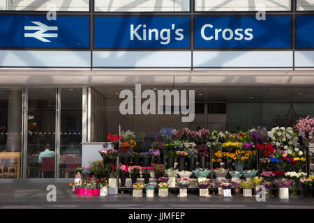 Une fleur au blocage de la gare de King's Cross Banque D'Images