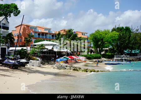 Plage et côte, Holetown, Barbados, West Indies Banque D'Images