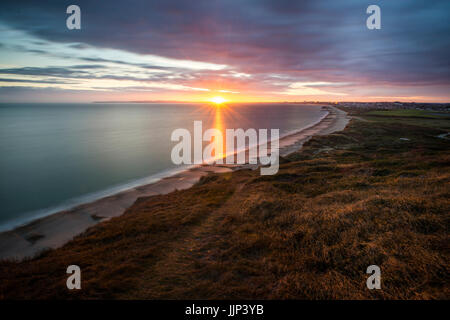 La vue depuis le haut de Hengistbury Head dans le Dorset. Banque D'Images