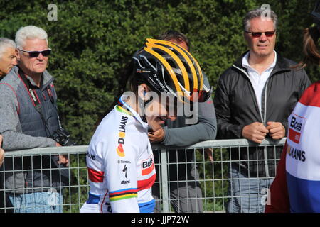 Boels Dolmans' Lizzie Deignan durant la course à Briançon, France. ASSOCIATION DE PRESSE Photo. Photo date : Jeudi 20 Juillet, 2017. Voir la course Vélo histoire PA. Crédit photo doit se lire : Ian Parker/PA Wire. Banque D'Images