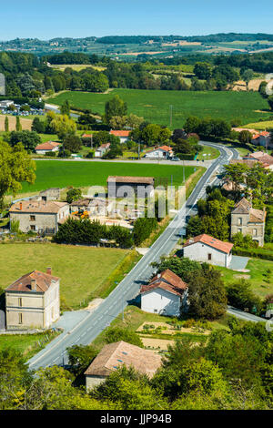 Voir l'est le long de la route D124 à Cancon du point de vue de la tour de la Vierge. Monbahus, Agen, Lot-et-Garonne, France Banque D'Images