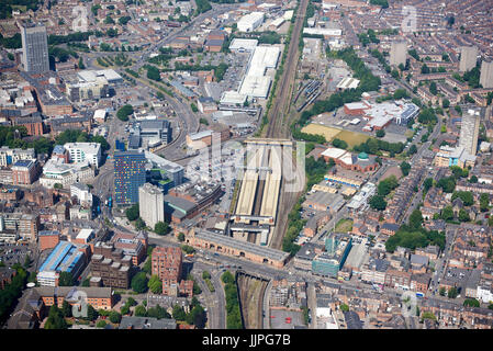 Une vue aérienne du centre-ville de Leicester, autour de la gare, East Midlands, Royaume-Uni Banque D'Images