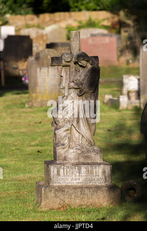 Des tombes dans l'église St Pierre et Paul dans la région de Abington, Northampton Banque D'Images