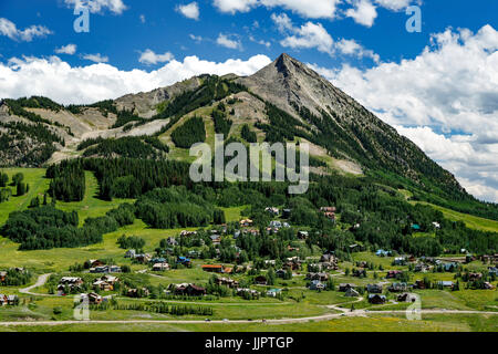 Village de Mount Crested Butte et Mount Crested Butte (12 162 pi), près de Crested Butte, Colorado USA Banque D'Images