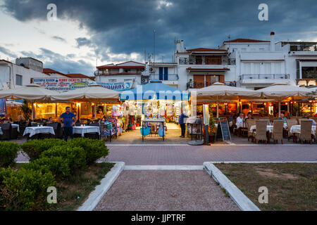 Vue du soir de la ville de Skiathos Sporades en Grèce. Banque D'Images