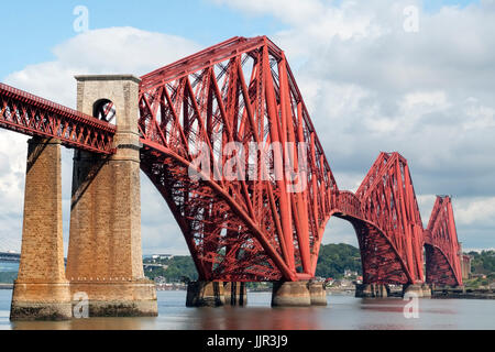 Voir l'historique du pont de Forth Railway South Queensferry en Ecosse, Royaume-Uni. Banque D'Images