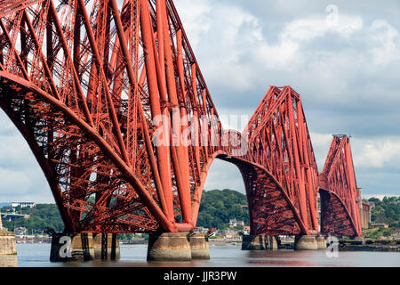 Voir l'historique du pont de Forth Railway South Queensferry en Ecosse, Royaume-Uni. Banque D'Images