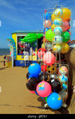Mer, cadeau, jouet, boutique, ballons multicolores, de la promenade en front de mer, Hunstanton, resort, Norfolk, England, UK Banque D'Images