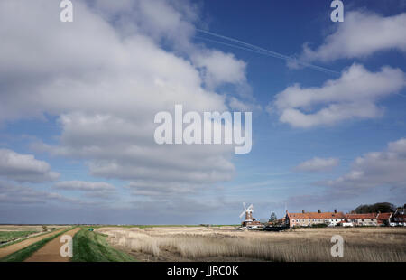 Le CLAJ marais et moulin North Norfolk angleterre Banque D'Images