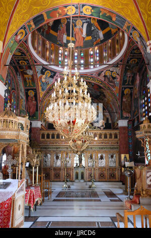 Intérieur de l'église orthodoxe Saint-panteleimon à Siana village. Rhodes, Grèce Banque D'Images