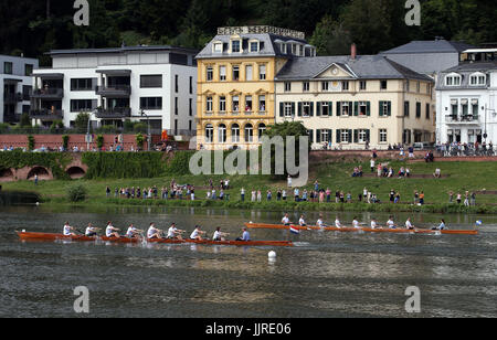 Le duc et la duchesse de Cambridge, prendre part à une compétition d'aviron sur la rivière Neckar lors de leur visite à Heidelberg le deuxième jour de leur visite de trois jours en Allemagne. Banque D'Images