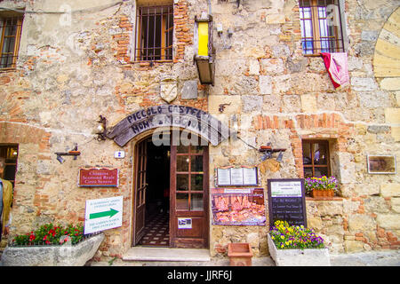 Des scènes de rue et d'une vue panoramique de la forteresse de Monteriggioni, Toscane, Italie Banque D'Images