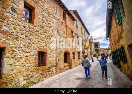 Des scènes de rue et d'une vue panoramique de la forteresse de Monteriggioni, Toscane, Italie Banque D'Images