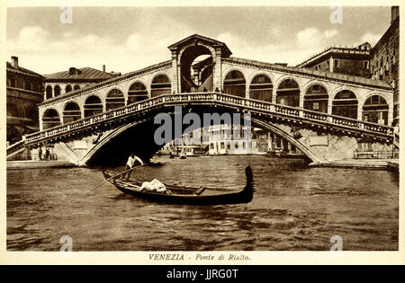 Vintage des années 1900, B&W image du Pont du Rialto et de Venise en Gondole à partir d'un début de l'antiquaire guide Banque D'Images
