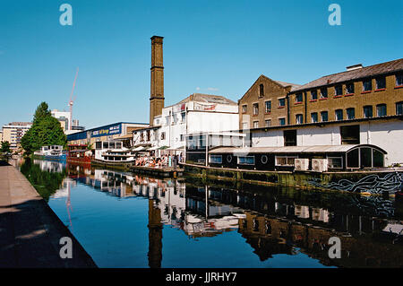 Les entrepôts et les studios le long du Regents Canal près de Islington, Londres UK Banque D'Images