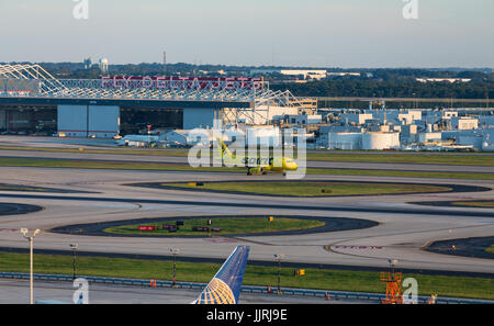 Spirit air décolle dans l'aéroport d'Atlanta Hartsfield Jackson Banque D'Images