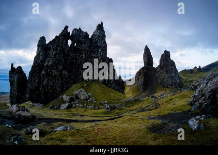 Ecosse - CIRCA AVRIL 2016 : Le vieil homme de Storr, une colline rocheuse sur la péninsule de Trotternish de l'île de Skye en Ecosse. Banque D'Images