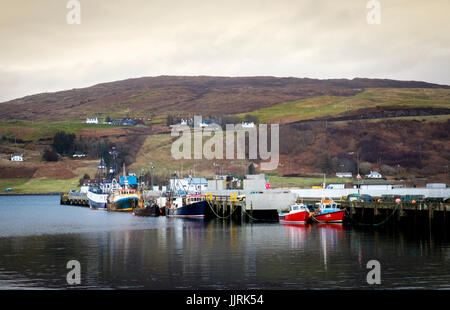 Ecosse - CIRCA AVRIL 2016 : Port d'Uig à Skye, une île en Écosse. Banque D'Images