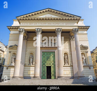 Turin - le portail de l'église Chiesa di San Massimo. Banque D'Images