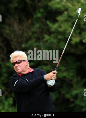 USA's John Daly tees au large de la 5e au cours de la première journée de l'Open Championship 2017 à Royal Birkdale Golf Club, Southport. ASSOCIATION DE PRESSE Photo. Photo date : Jeudi 20 Juillet, 2017. Voir histoire PA GOLF Open. Crédit photo doit se lire : Peter Byrne/PA Wire. RESTRICTIONS : un usage éditorial uniquement. Pas d'utilisation commerciale. Utilisez uniquement de l'image fixe. L'Open Championship logo et lien clair avec le site web ouvert (TheOpen.com) à inclure sur le site web de l'édition. Appelez le  +44 (0)1158 447447 pour de plus amples informations. Banque D'Images