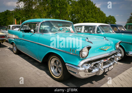 DEN BOSCH, aux Pays-Bas - 10 MAI 2015 : Turquoise 1957 Chevrolet Bel Air voiture classique. Banque D'Images