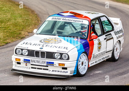 1987 BMW M3 E30 BTCC et WTCC racer avec chauffeur Roberto Ravaglia au Goodwood Festival of Speed 2017, Sussex, UK. Banque D'Images