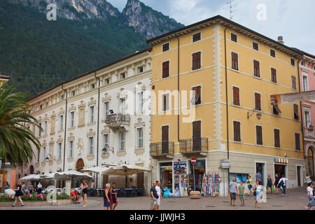 Les bâtiments anciens. Olt ville de Riva del Garda. Le lac de Garde. Italie Banque D'Images