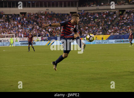 Philadelphia, États-Unis. 19 juillet, 2017. Paul Arriola (20) des États-Unis au cours de 2017 contrôles de balle quarterfunal Gold Cup contre El Salvador Crédit : Lev Radin/Pacific Press/Alamy Live News Banque D'Images